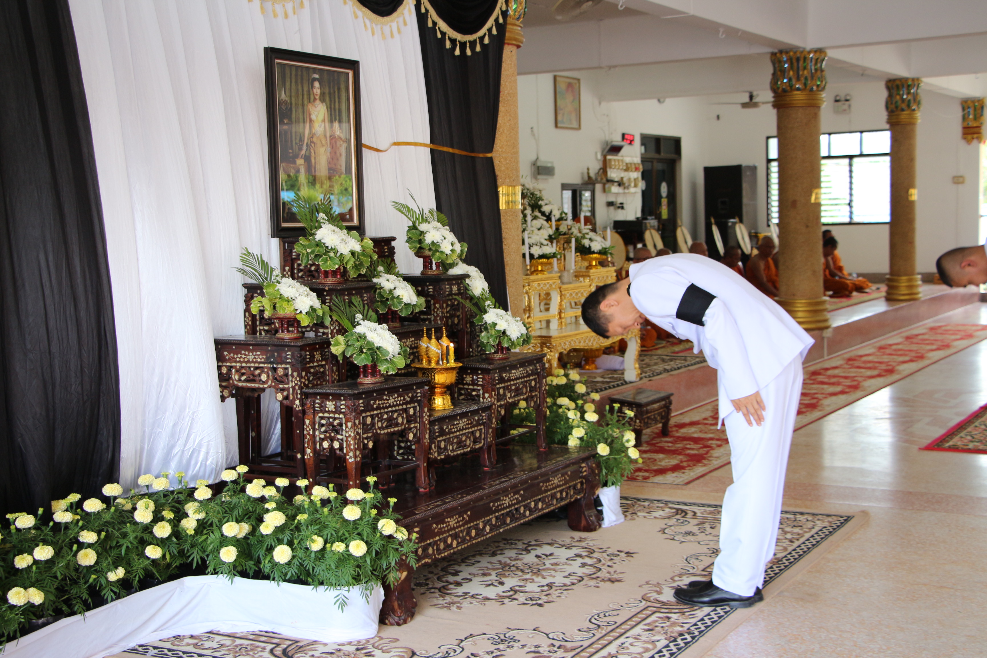 จังหวัดนครศรีธรรมราช จัดพิธีเจริญพระพุทธมนต์ถวายพระพรชัยมงคลแด่สมเด็จพระนางเจ้าสิริกิติ์ พระบรมราชินีนาถ พระบรมราชชนนีพันปีหลวง ณ วัดควนคลัง อำเภอทุ่งใหญ่ จังหวัดนครศรีธรรมราช 